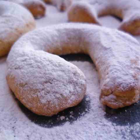 Vanilla nut crescents (vanillekipferl