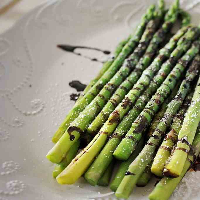 Steamed Asparagus With Smoked Truffle Salt