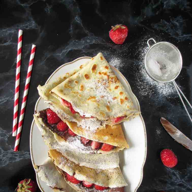 Crepes with nutella and strawberries