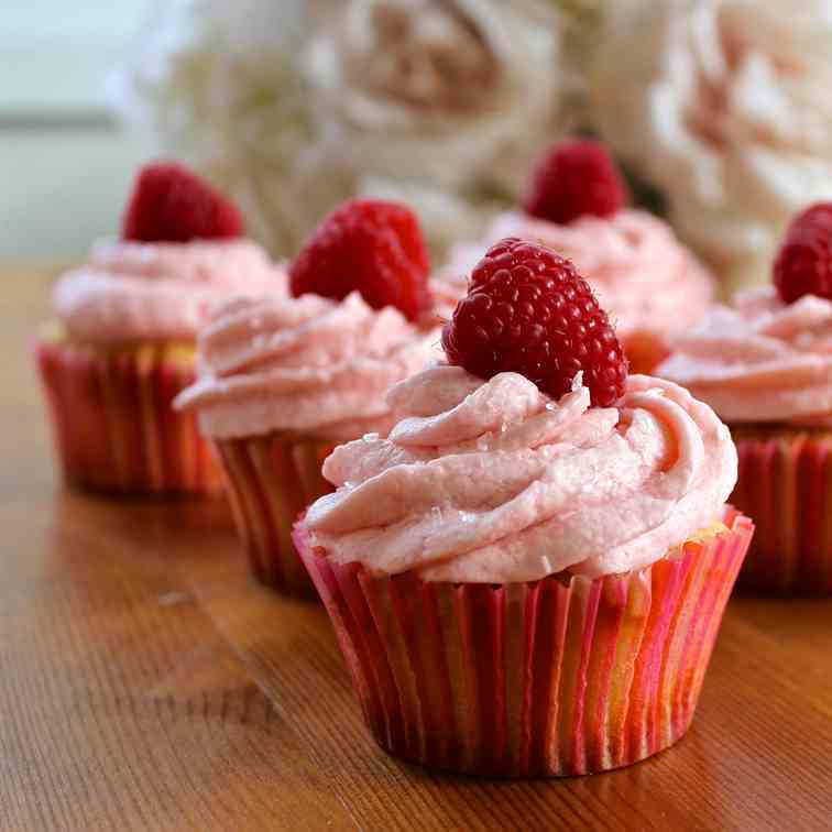 Champagne Cupcakes with Raspberry Frosting
