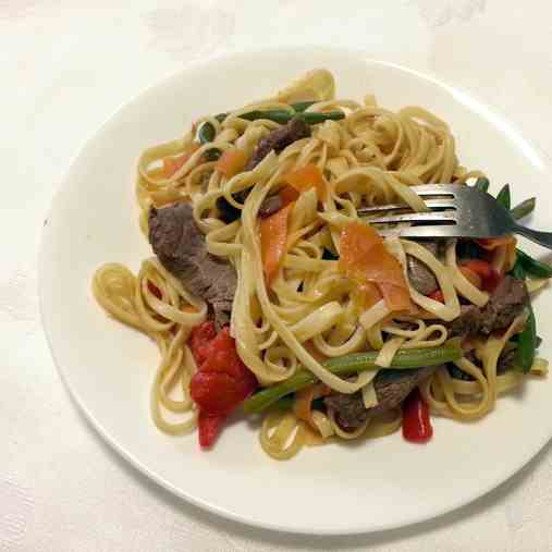 Noodles with beef, vegetables and cashews