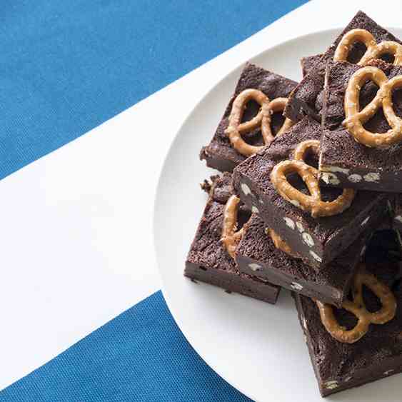 Chocolate fudge brownies with pretzels