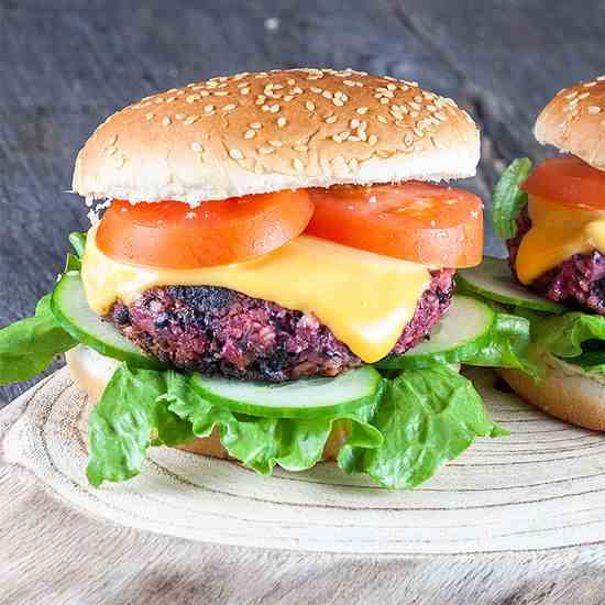 Roasted red beet burger (vegan)