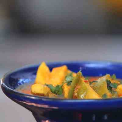 How to make  Spicy Indian Guava Curry