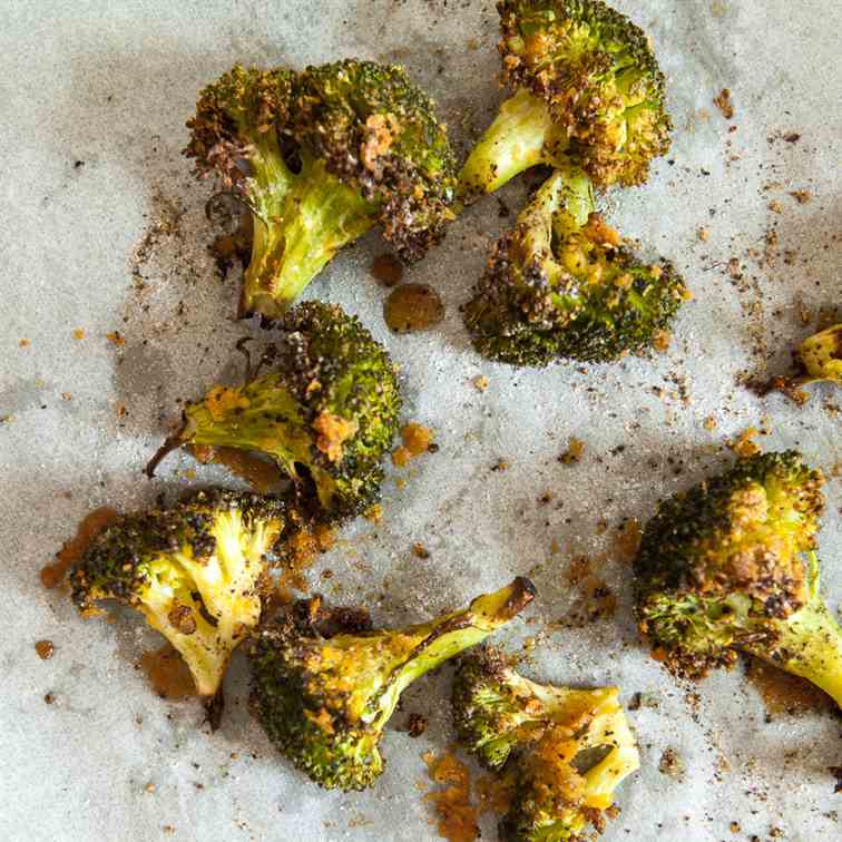 Cheesy Roasted Broccoli (Vegan)