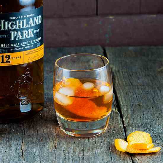 Old Fashioned whiskey drink