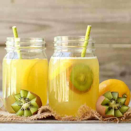 Fruit-sweetened Lemonade