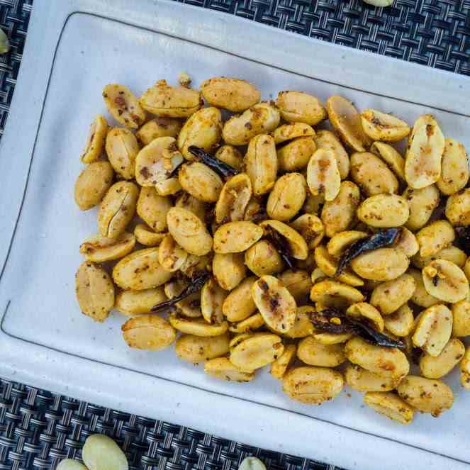Spicy and Peppery Peanuts