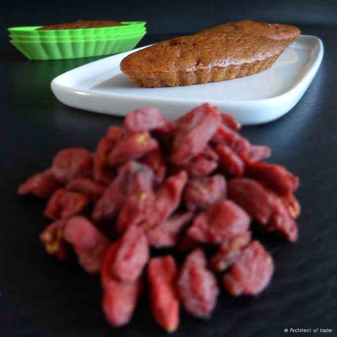 Boats with goji berries without eggs 