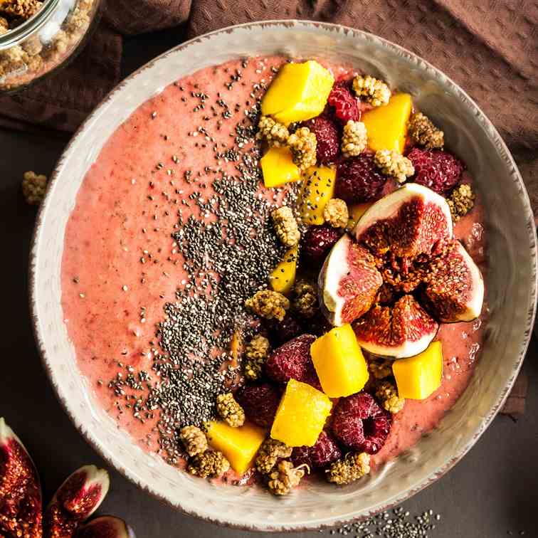 Smoothie Bowl with Mulberries