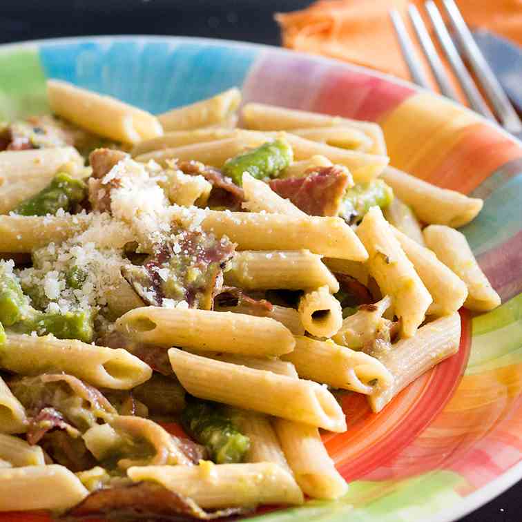 Pasta with asparagus and speck