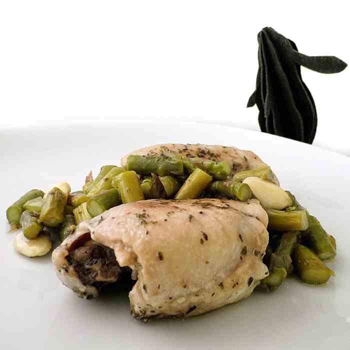 Rabbit with asparagus and almonds 