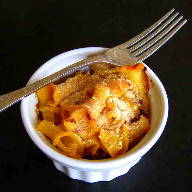 Spicy chipotle pumpkin mac and cheese