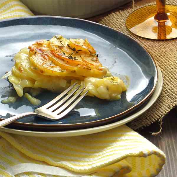 creamy scalloped potatoes with thyme
