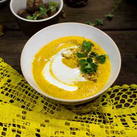 Delicious creamy carrot and leek soup