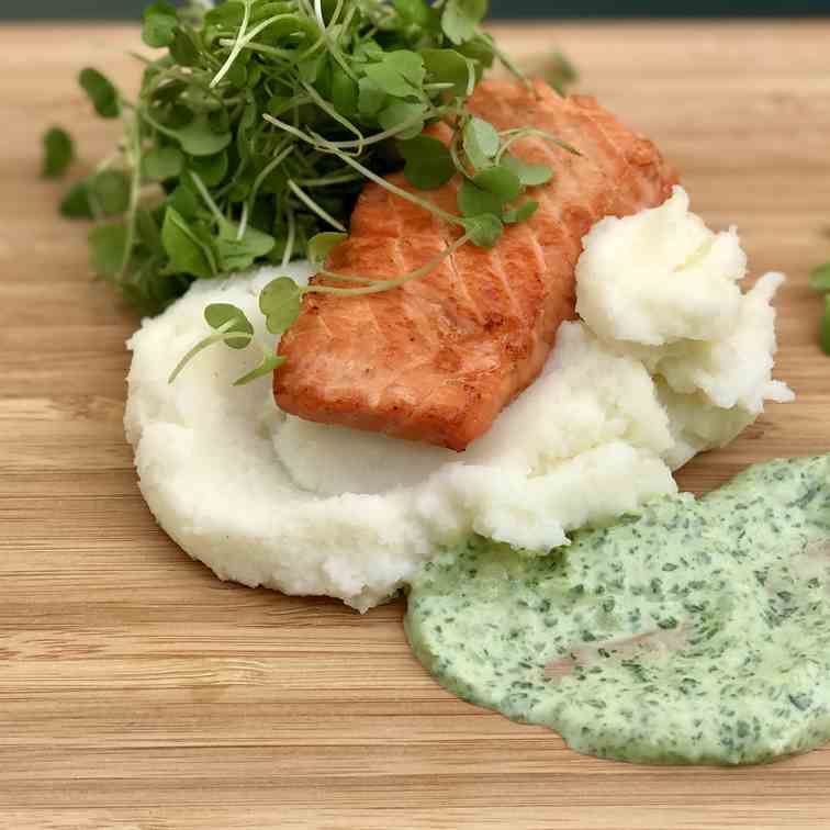 Roasted Salmon With Cucumber Sour Cream 