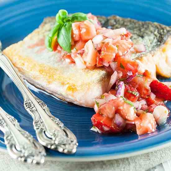 Baked salmon with strawberry salsa