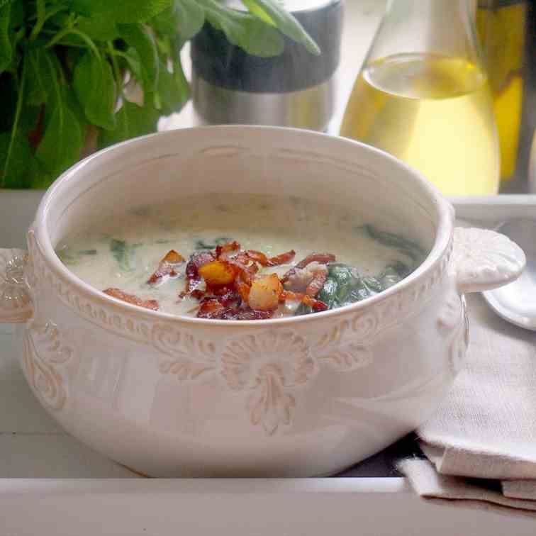 Zuppa toscana with meat and spinac