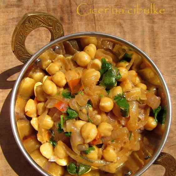 Chickpeas with onion
