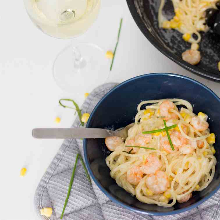 Alfredo Pasta With Shrimps and Corn