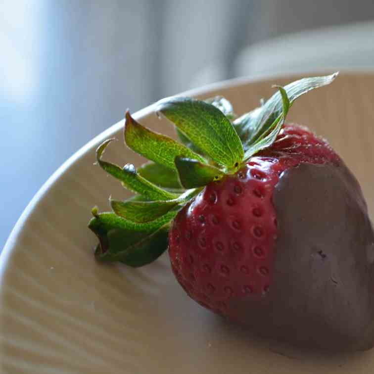Healthy Chocolate-Covered Strawberries