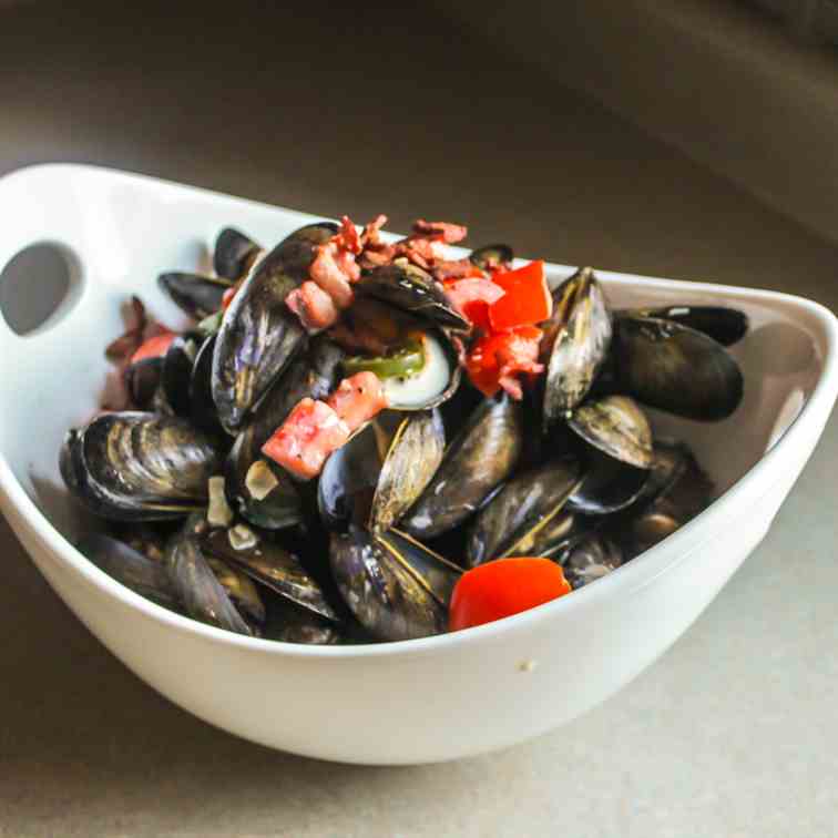 Spicy Mussels in a White Wine Cream Sauce 