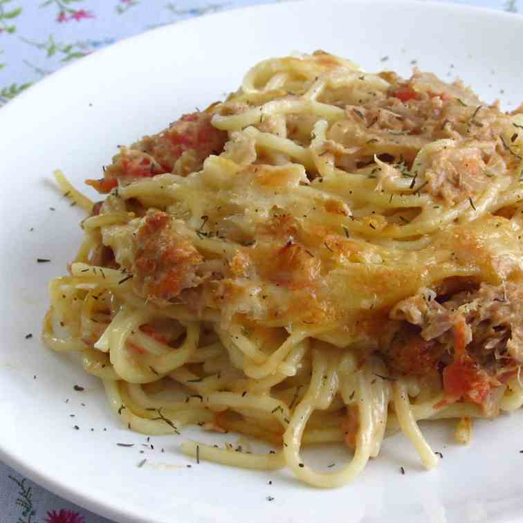Tuna with spaghetti in the oven