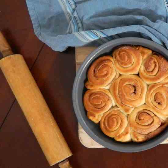 Vegan Pumpkin Spice Cinnamon Rolls