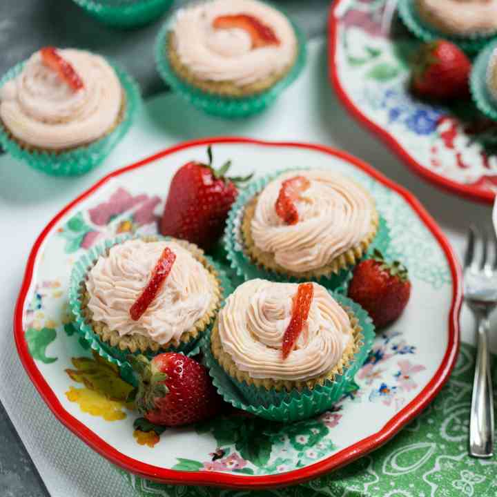 Cupcakes Strawberry Cream Cheese Frosting