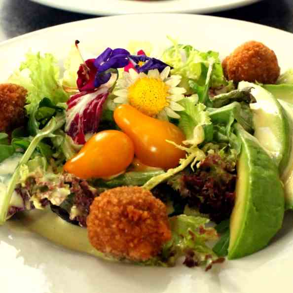 Flowery Salad with French Dressing
