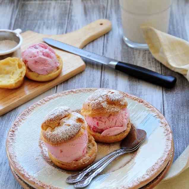 Profiteroles with Strawberry Ice Cream