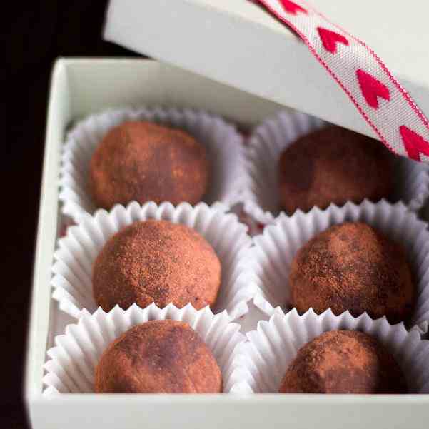 Vegan chocolate truffles - two ways
