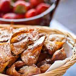 Nutella and Strawberry Wantons