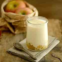 yoghurt with apple and vanilla