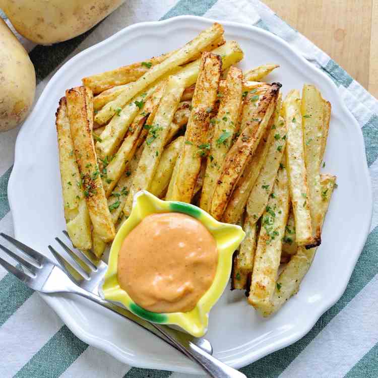 Baked Garlic Fries with Spicy Aioli