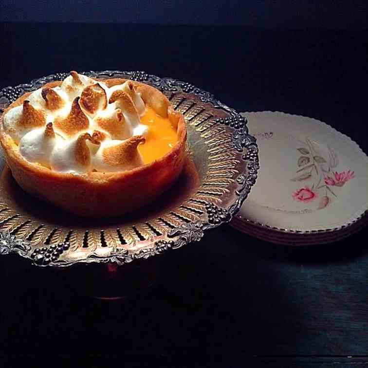 Orange meringue tart