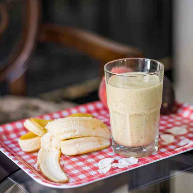  After-Workout Peach Banana Protein Shake