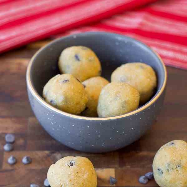 Pumpkin Chocolate Chip Protein Bites