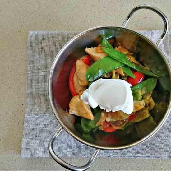 Chicken breast bites cooked with snow peas