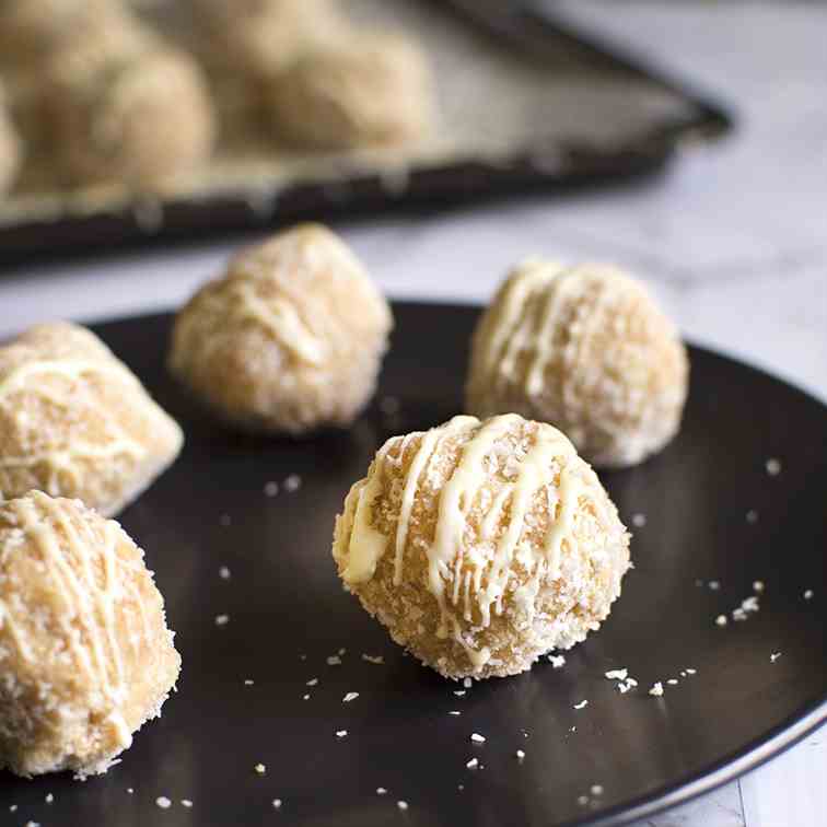 No-bake Christmas Snowballs