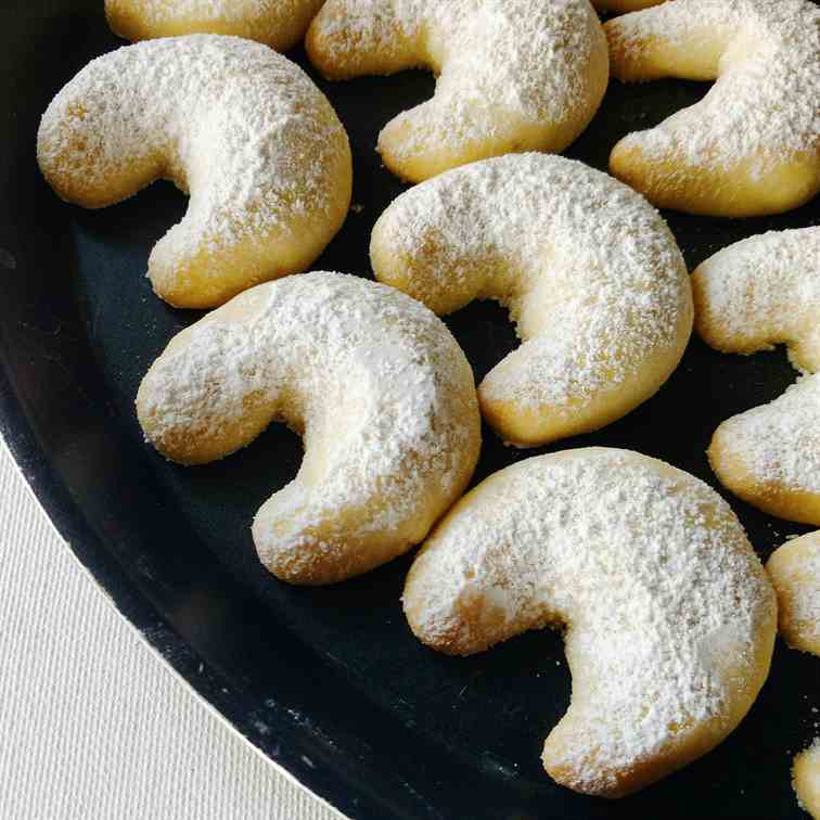 Almond crescents