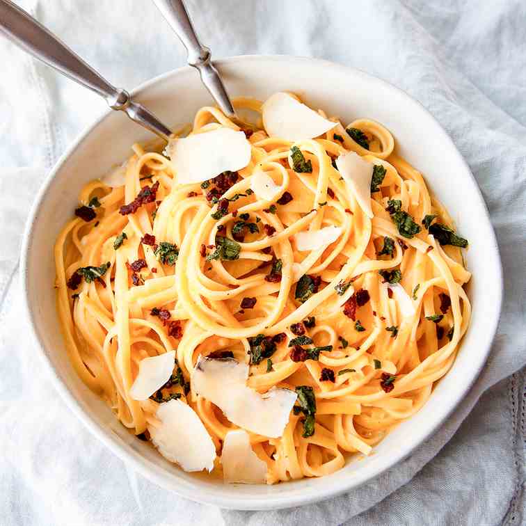 Creamy Butternut Squash Pasta with Bacon