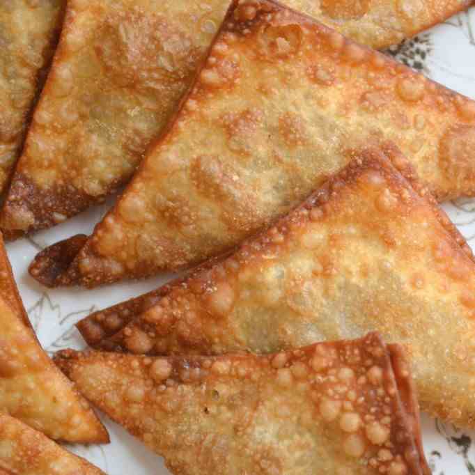 Samboosa [Meat and Cheese Filled Pastries]