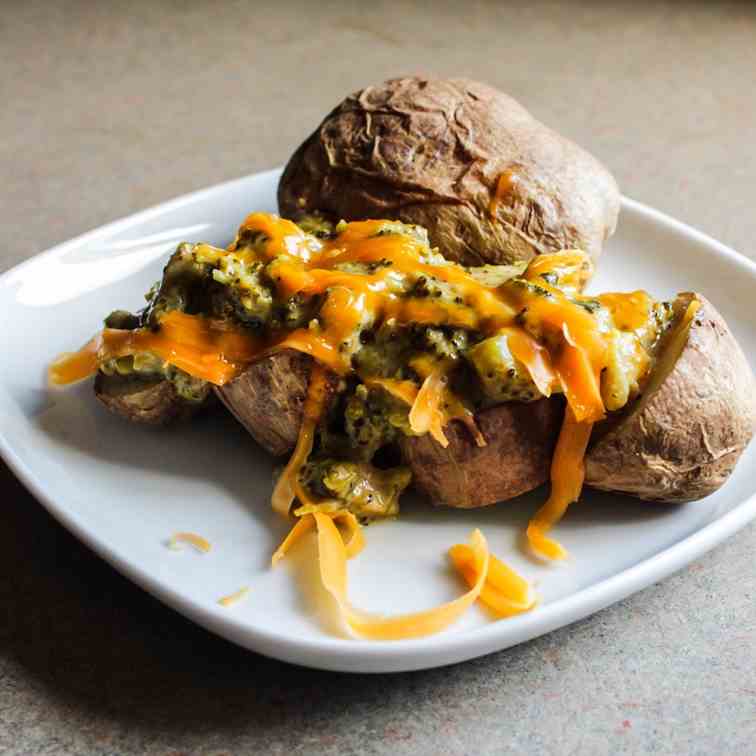 Lazy Cheesy-Broccoli Potatoes