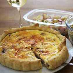 Caramelised onion and goat's cheese quiche