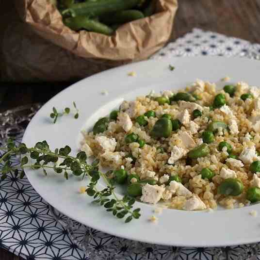 Bulgur salad with peas and feta