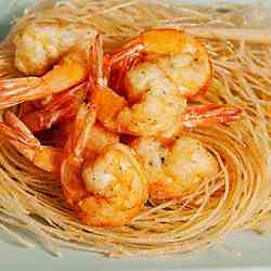 Deep-fried battered prawns with crispy noo