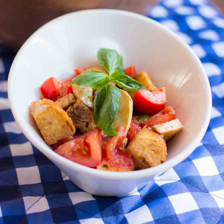 Tomato Mozzarella Panzanella (Bread Salad)