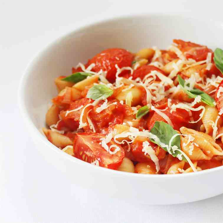 Cheese and Tomato Pasta