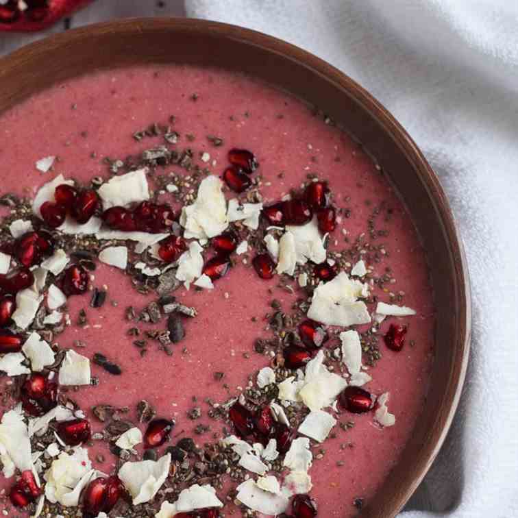 Pomegranate Smoothie Bowl